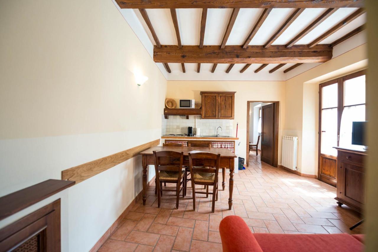 Residence Ristorante La Ferriera Loro Ciuffenna Eksteriør billede
