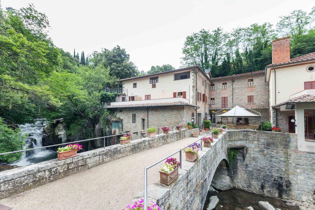 Residence Ristorante La Ferriera Loro Ciuffenna Eksteriør billede