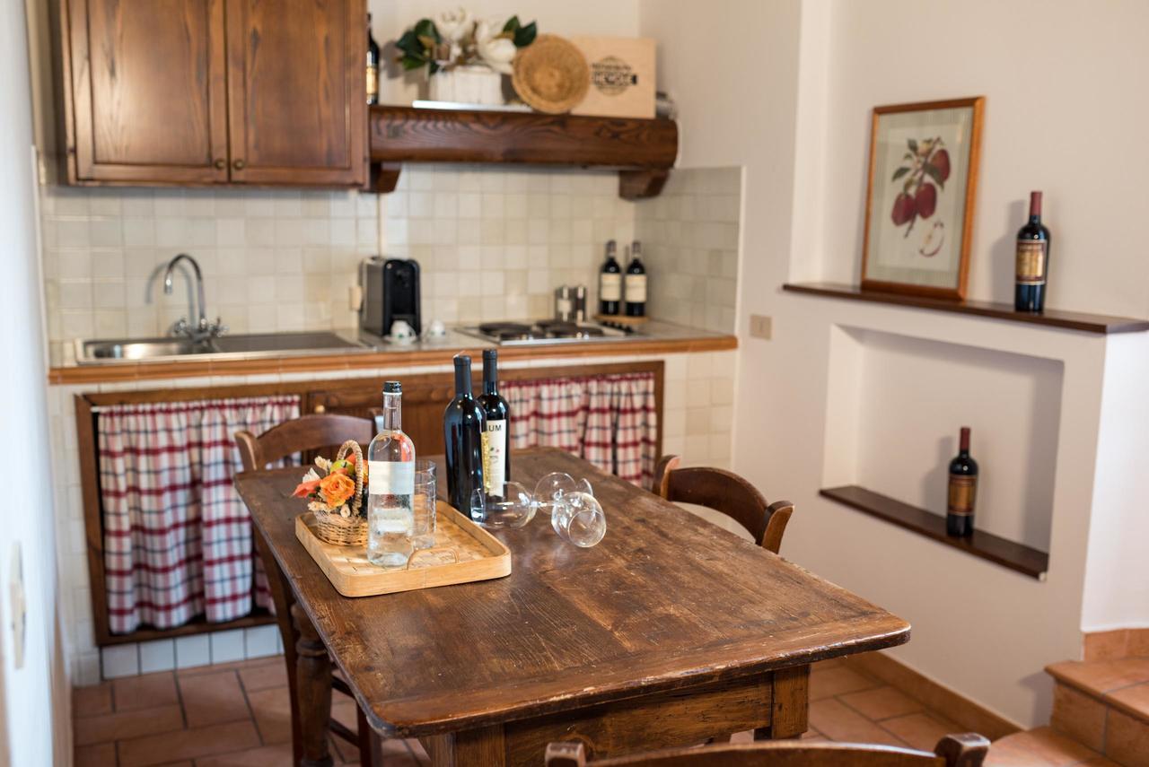 Residence Ristorante La Ferriera Loro Ciuffenna Eksteriør billede